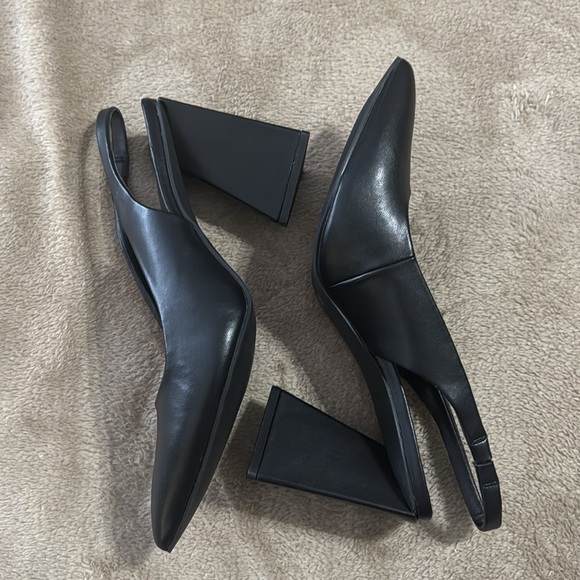 Bar III NWOB Black Sling Back Triangle Block Heels - Picture 6 of 8
